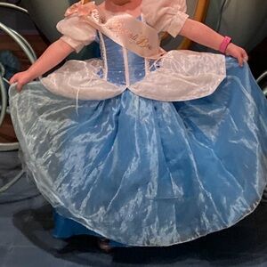 Gorgeous, boutique style dress size 6 Cinda rella